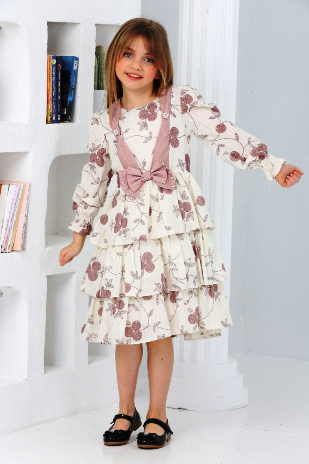 TRENDT MODA ÖNÜ FİYONKLU İNCİLİ ASTARLI KREM ÜZERİNE KAHVE ÇİÇEKLİ ELBİSE