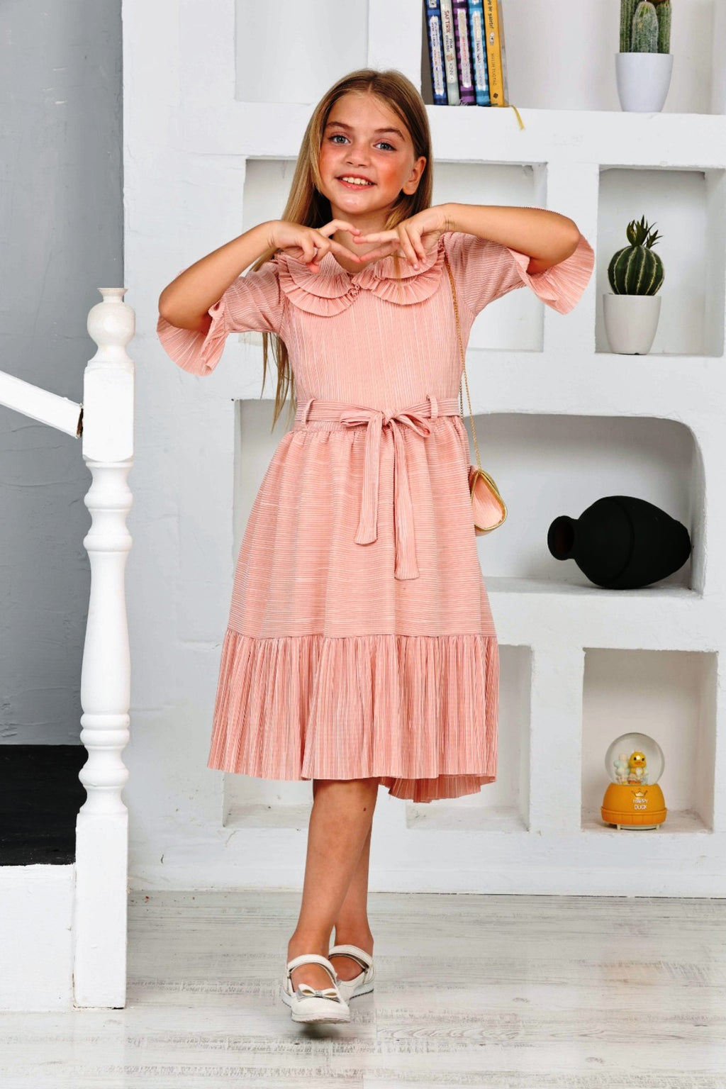 TRENDT MODA KLEID AUS BÜRÜMCÜK-STOFF IN LAUCHFARBE MIT VOLANTKRAGEN, TASCHE, GÜRTEL, REISSVERSCHLUSS UND FÜTTERUNG