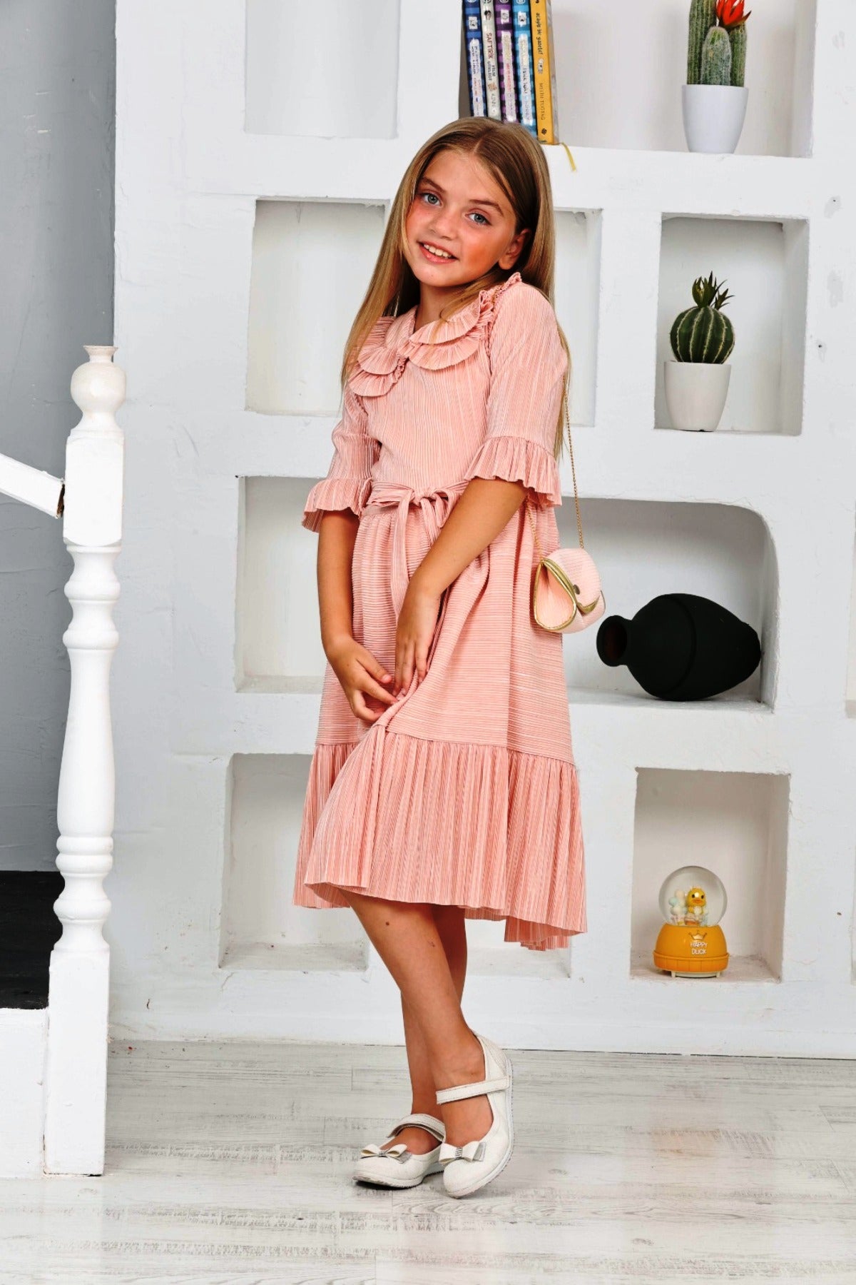 TRENDT MODA KLEID AUS BÜRÜMCÜK-STOFF IN LAUCHFARBE MIT VOLANTKRAGEN, TASCHE, GÜRTEL, REISSVERSCHLUSS UND FÜTTERUNG