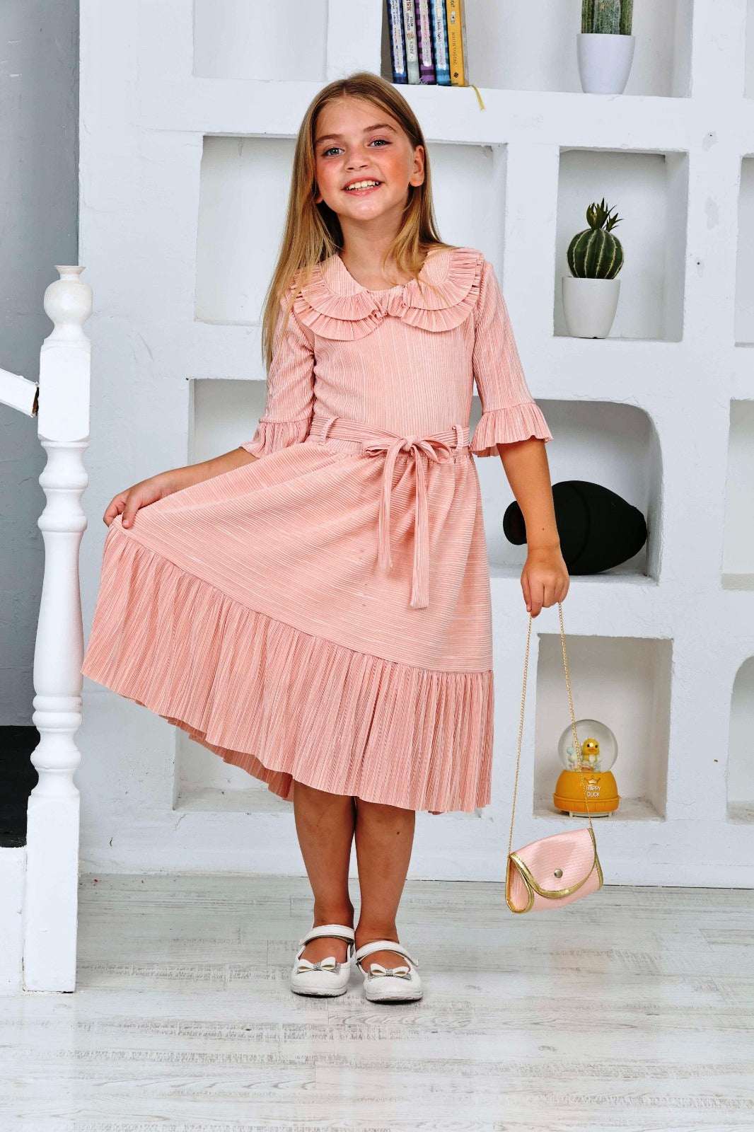 TRENDT MODA KLEID AUS BÜRÜMCÜK-STOFF IN LAUCHFARBE MIT VOLANTKRAGEN, TASCHE, GÜRTEL, REISSVERSCHLUSS UND FÜTTERUNG
