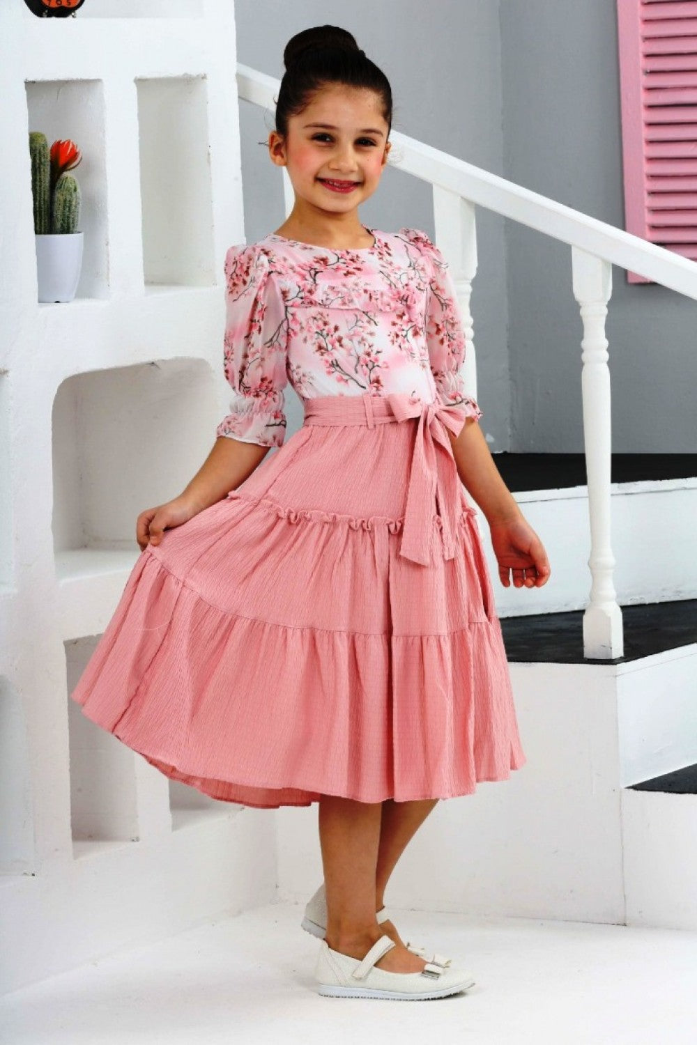 TRENDT MODA ÜSTÜ ÇİÇEKLİ ALTI BÜZ PEMBE  RENK KUŞAKLI ASTARLI FERMUARLI ELBİSE