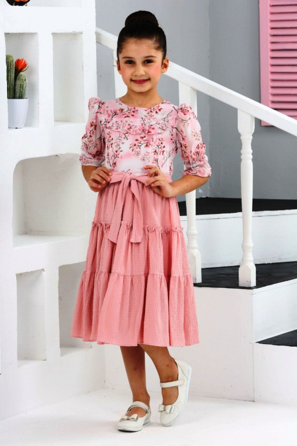 TRENDT MODA ÜSTÜ ÇİÇEKLİ ALTI BÜZ PEMBE  RENK KUŞAKLI ASTARLI FERMUARLI ELBİSE