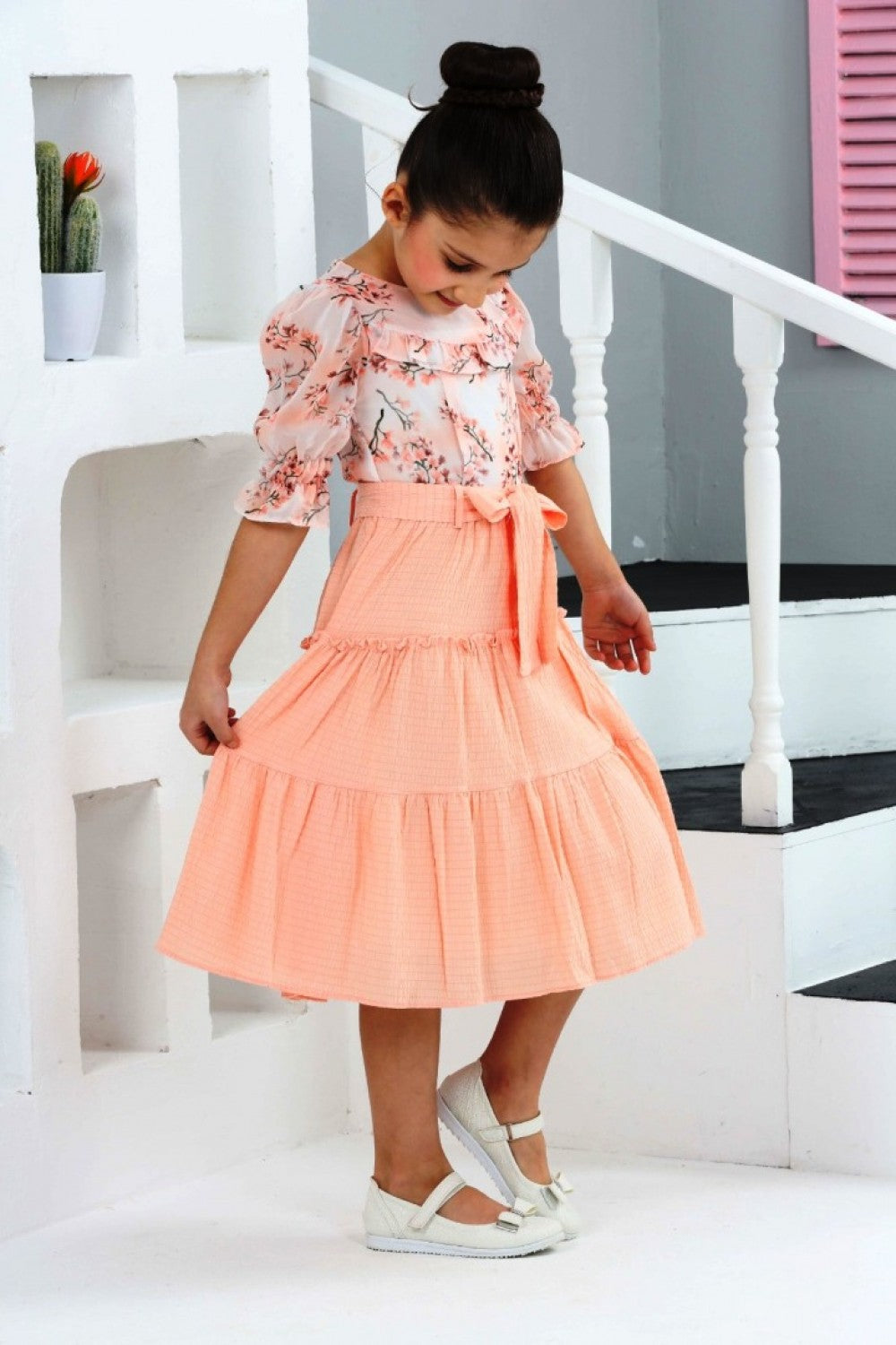 TRENDT MODA ÜSTÜ ÇİÇEKLİ ALTI BÜZ SOMON RENK KUŞAKLI ASTARLI FERMUARLI ELBİSE