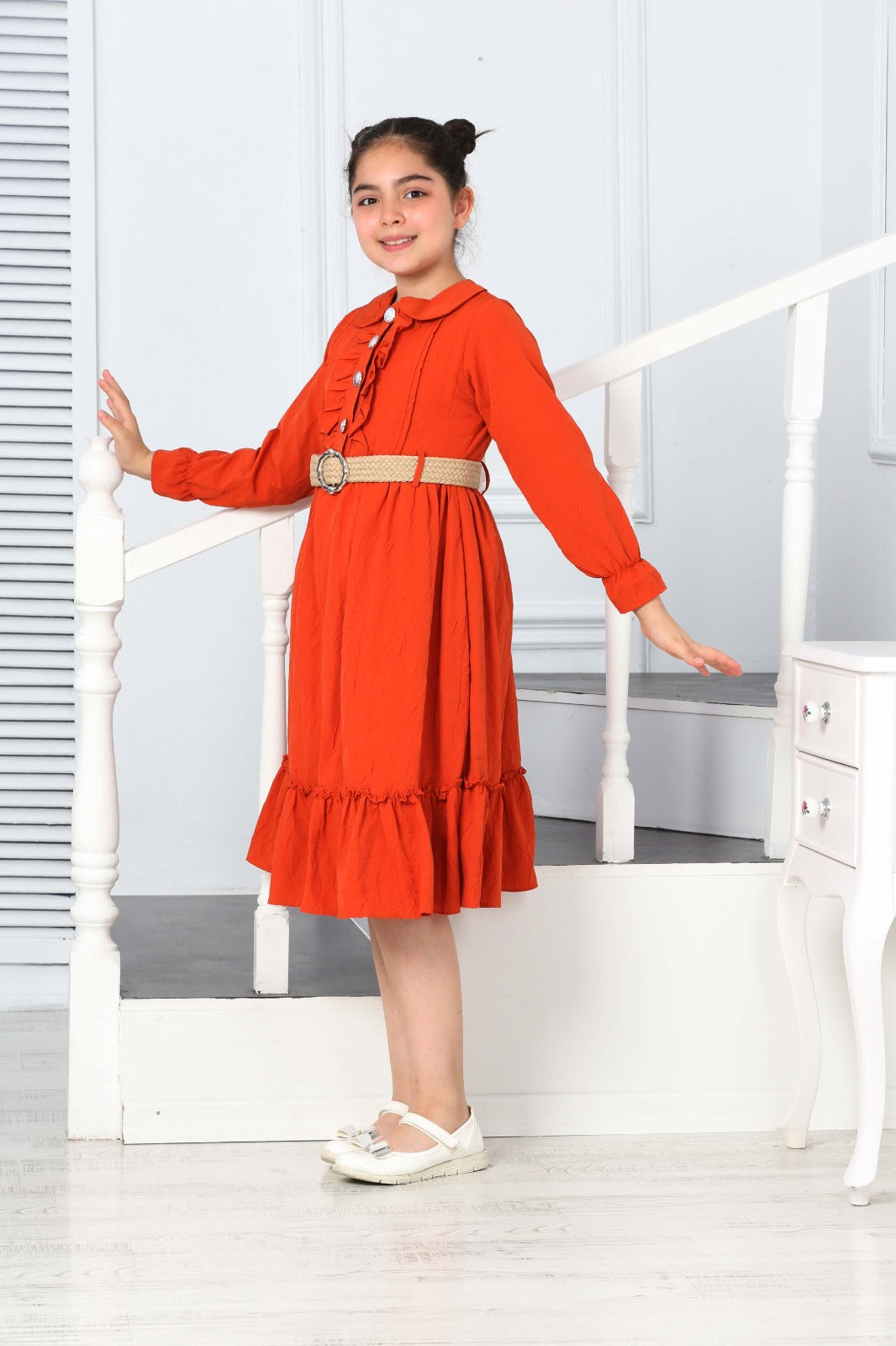 TRENDT MODA  PARLAK DÜGMELİ ÖNÜ FIRFIRLI KEMERLİ ASTARLI UZUN KOL KİREMİT RENK ELBİSE