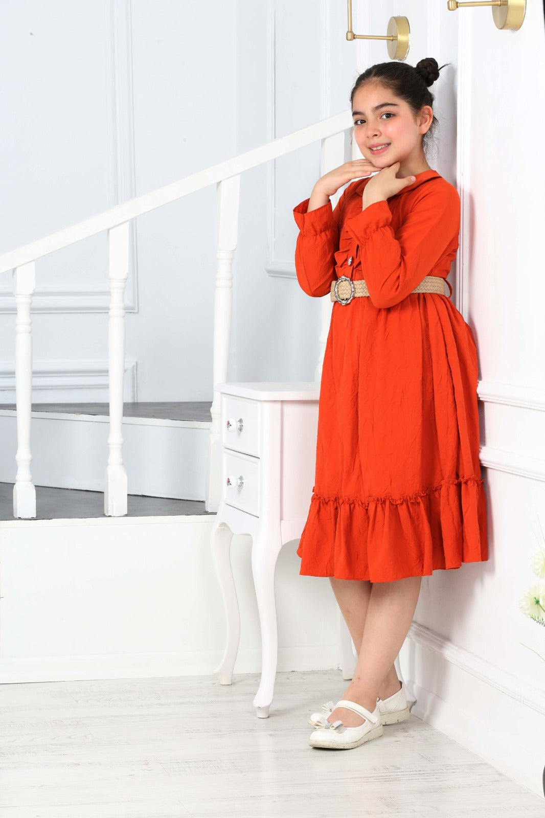 TRENDT MODA  PARLAK DÜGMELİ ÖNÜ FIRFIRLI KEMERLİ ASTARLI UZUN KOL KİREMİT RENK ELBİSE