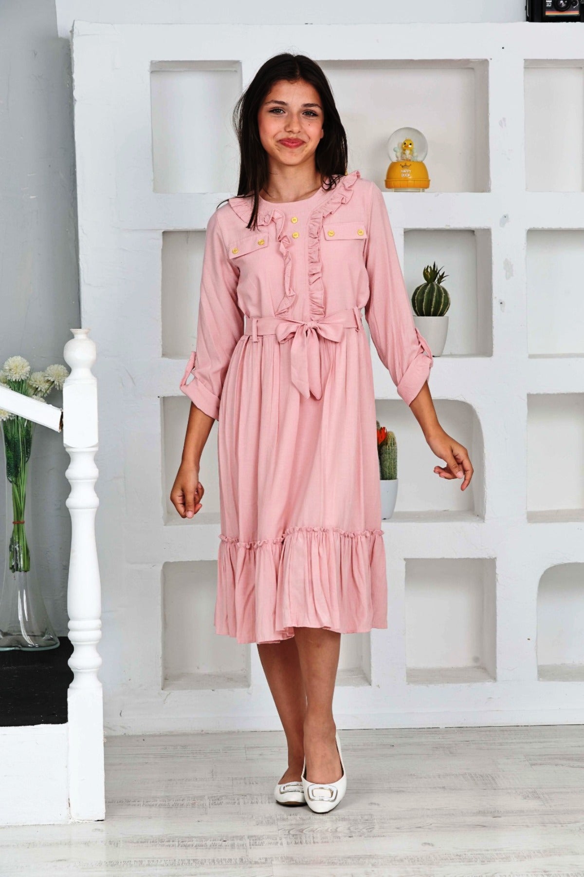 TRENDT MODA UZUNKOL ÖNÜ  FIRFIR DÜĞME DETAYLI ARKASI FERMUARLI ASTARLI KUŞAKLI PEMBE RENK ELBİSE
